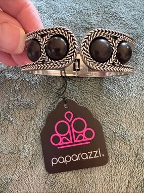 paparazzi Silver-Tone Cuff Bracelet with Black Stones
